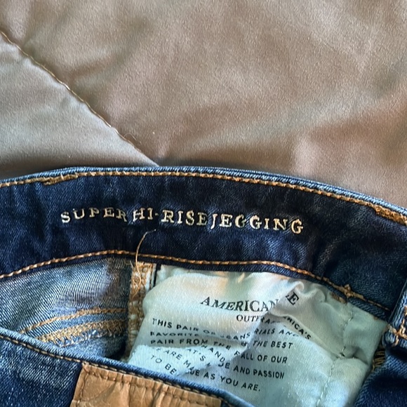 American Eagle Distressed Jeans - Picture 3 of 7